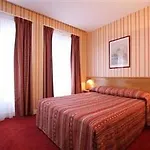 Relais Du Pré 3* París